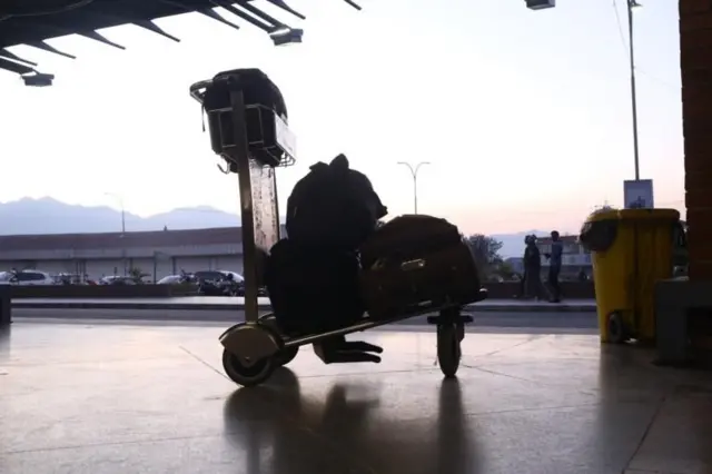 विमानस्थल 