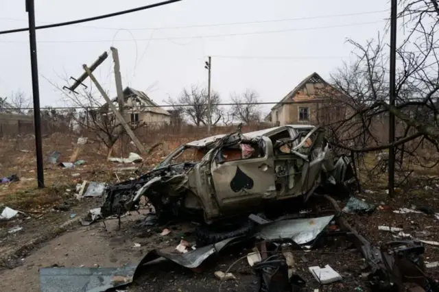 Үстөкө-босток бомбалоого алына берип, Авдеевка дээрлик кыйрап бүттү