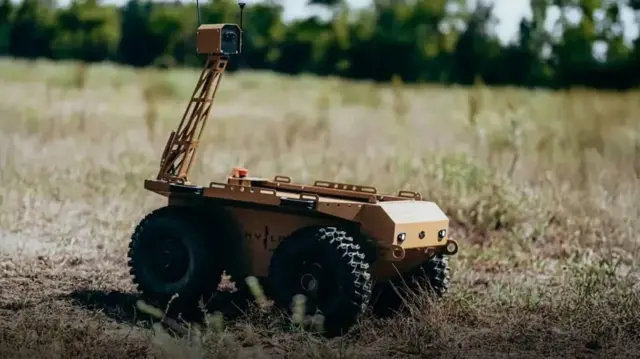 Евгений Рвачевдун компаниясы иштеп чыккан Sirko S-1 роботтук комплекси Украинанын Куралдуу күчтөрүндө биринчилерден болуп колдонула баштады. Аны жерге мина коюу үчүн колдонууга болот