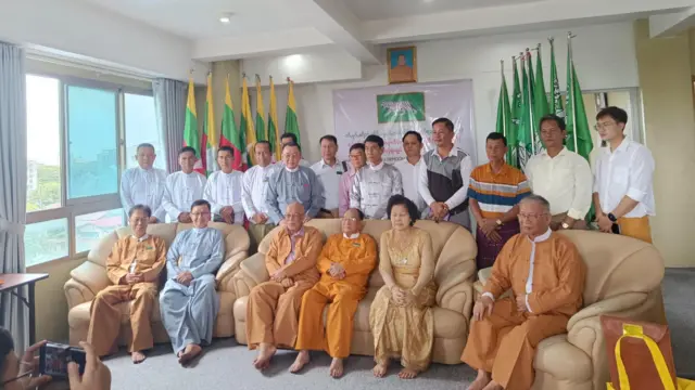 အွန်လိုင်းက မဲဆွယ်မယ်ဆိုတဲ့ ကျားဖြူပါတီရဲ့ ဗဟိုဌာနချုပ်ဖွင့်ပွဲ