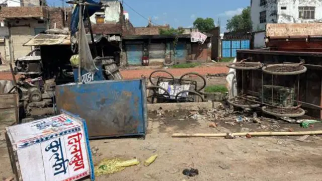 প্রচুর দোকানপাটে ভাঙচুর চালানো হয়