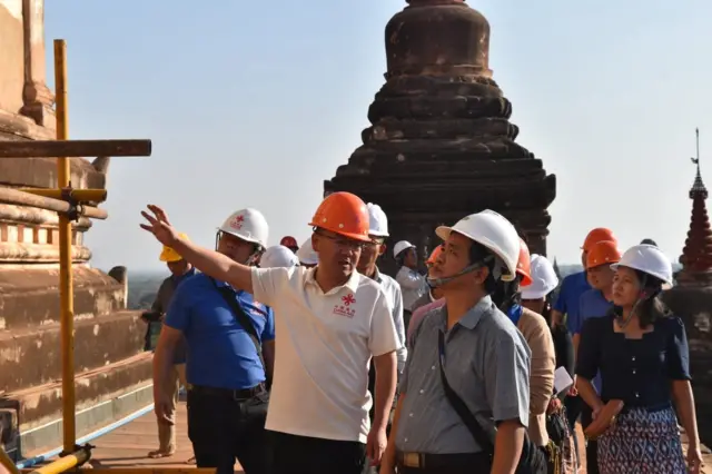 သဗ္ဗညုဘုရားကြီး ပြုပြင်ထိန်းသိမ်းရေးလုပ်နေတဲ့ တရုတ်ပညာရှင်အဖွဲ့နဲ့ အမျိုးသားပြတိုက်ဦးစီးဌာန၊ ပုဂံဌာနခွဲက အင်ဂျင်နီယာအဖွဲ့ 