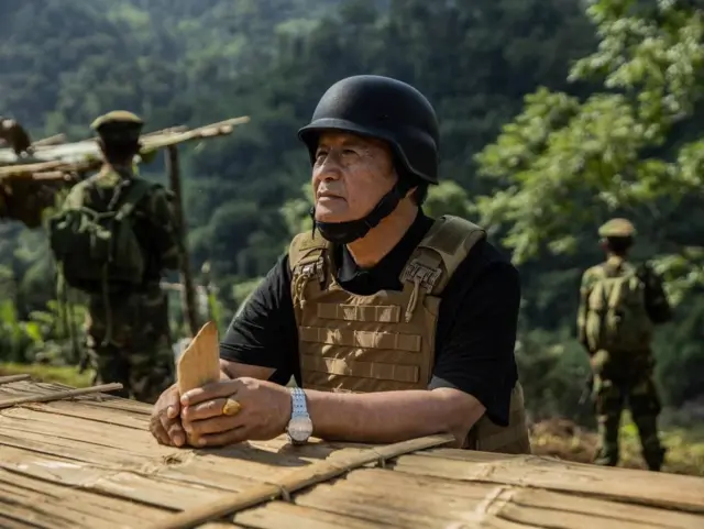 ၂၀၂၂ ခုနှစ်တုန်းက ရှေ့တန်းစစ်စခန်းတွေကို စစ်ဆေးနေတဲ့ ယာယီသမ္မတ ဒူဝါလရှီးလ 