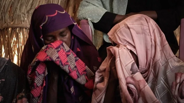 امرأتان تنوحان 