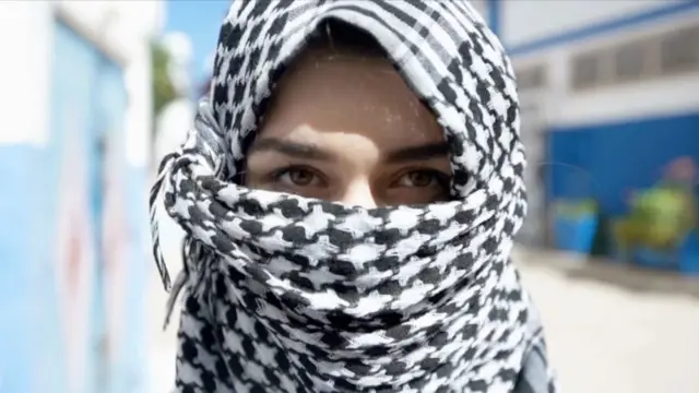 Palestina: Utahure inkomoko n’insiguro y’iki gitambara ‘Keffiyeh’.