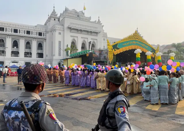 ရန်ကုန်မြို့၊ မြို့တော် ခန်းမရှေ့က ရန်ကုန်မြို့တော်ဝန် ရေကစားမဏ္ဍာပ် ဖွင့်ပွဲ 