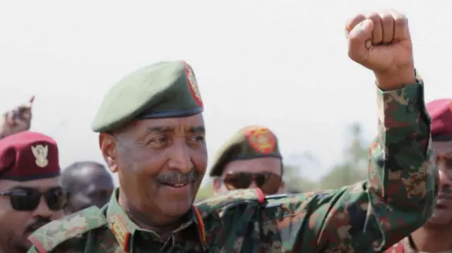 የሱዳን ጦር ኃይሎች አዛዥ አብደል ፈታህ አል ቡርሃን
