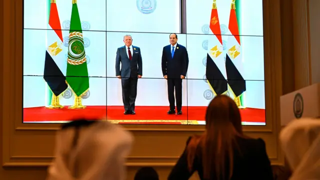 الرئيس المصري عبد الفتاح السيسي (يمين) والعاهل الأردني عبدالله الثاني (يسار)