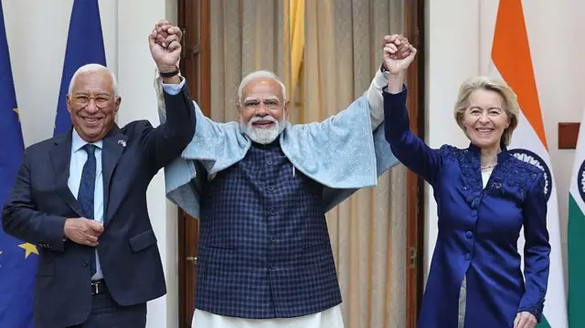 भारत के प्रधानमंत्री नरेंद्र मोदी और यूरोपियन काउंसिल के अध्यक्ष एंतोनियो लुईस सांतोस दा कोस्टा के साथ यूरोपियन कमीशन की अध्यक्ष उर्सुला वॉन डेर लेयेन