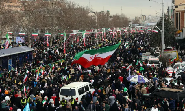 Iranci učestvuju u proslavi 47. godišnjice Islamske revolucije u Teheranu, Iran, 11. februara 2026. Islamska Republika obeležava godišnjicu revolucije iz 1979. godine, kojom je svrgnuta monarhija i uspostavljena Islamska Republika Iran, sa ajatolahom Ruholahom Homeinijem kao njenim prvim vrhovnim vođom