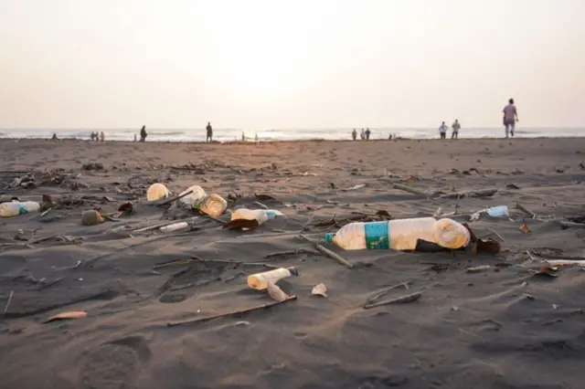 தண்ணீரில் பிளாஸ்டிக்