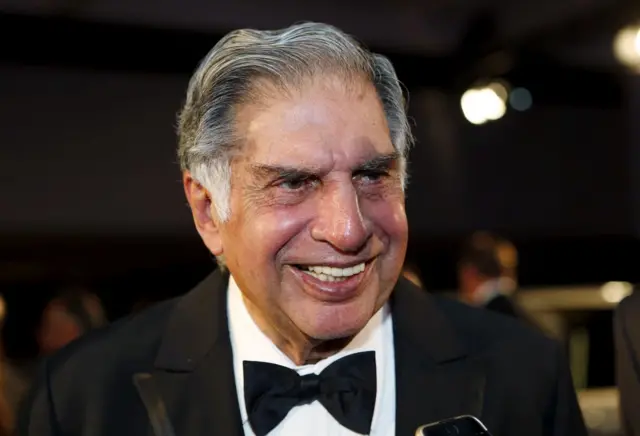 Ratan Tata, wari ku rwego rwa 'chairman emeritus' wa Tata Sons, aha ni mu 2015 i Michigan muri Amerika aho yashyizwe mu kiciro cya '2015 Automotive Hall of Fame'