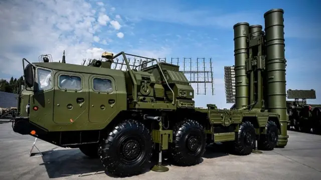 भारताने 2018 मध्ये रशियासोबत सुमारे 35 हजार कोटींचा करार करून S 400 ची खरेदी केलीय.