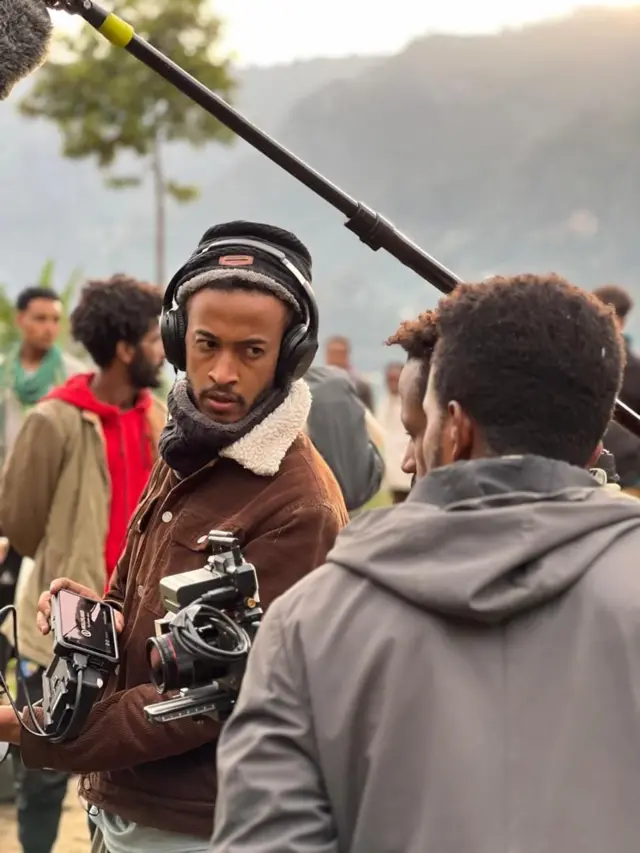 Leencoon hojii fiilmii jalqabarrayyuu akka bu'aa bahii qabu hubataan itti seene jedha. 