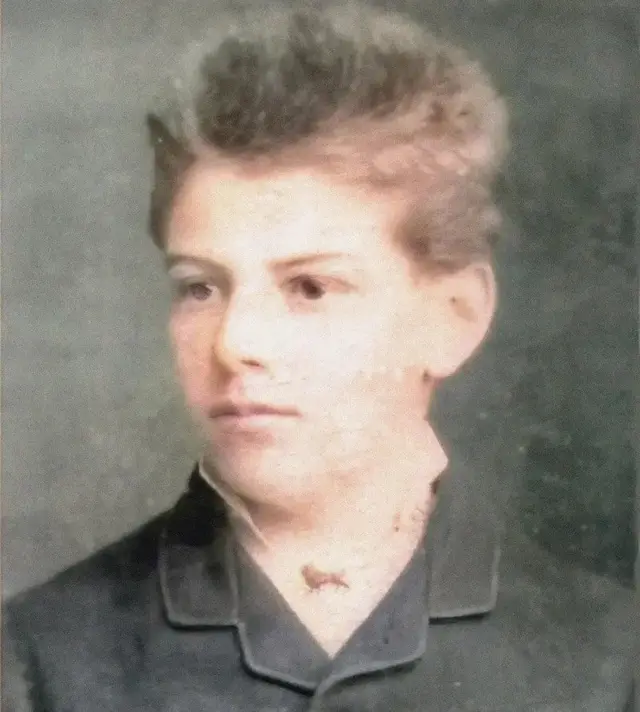 Louis Jean-Baptiste Alphonse Bachelier (1870-1946), ici à l'âge de 20 ans, est un mathématicien français reconnu pour avoir été le premier à modéliser le mouvement brownien. 