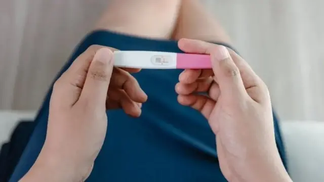 Dhakhtarka waxa uu sheegay in maaddaamaa aanay gabadha ka war hayn inay uur leedahay ay la kulmi karto dhibaatooyin.