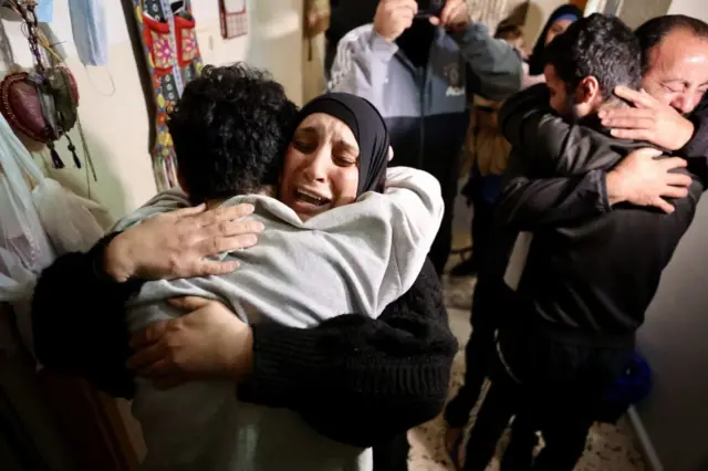 தாக்கப்பட்ட பாலஸ்தீன கைதிகள்