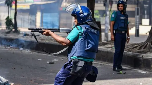 পুলিশের গুলিতে নজিরবিহীন হতাহতের ঘটনা ঘটে