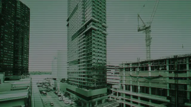 Imagem de câmera de segurança mostra um prédio em construção