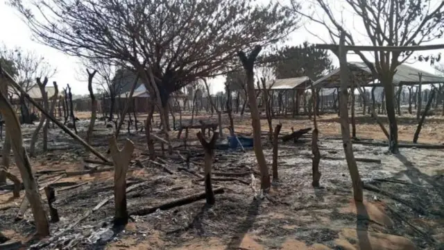 Estado de Níger: El ataque de Kasuwan Daji, perpetrado por bandidos a principios de este año, dejó al menos 40 muertos y quemó el mercado y las casas de la aldea.