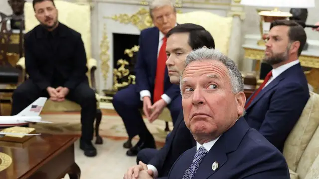 ABD Ortadoğu Özel Temsilcisi Steve Witkoff, Dışişleri Bakanı Marco Rubio ve ABD Başkan Yardımcısı JD Vance, 18 Ağustos 2025'te Washington DC'deki Beyaz Saray'ın Oval Ofisi'nde Ukrayna Devlet Başkanı Volodimir Zelenski ile bir araya gelen ABD Başkanı Donald Trump ile birlikteyken. 