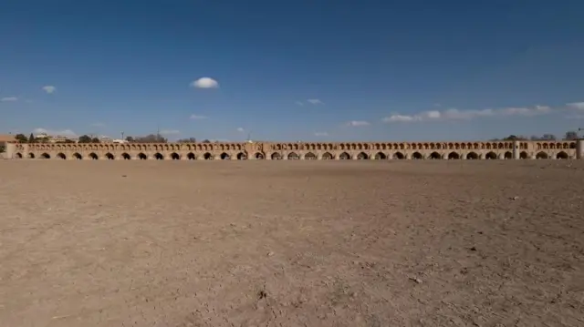 خشکی زاینده رود و۳۳ پل اسفهان