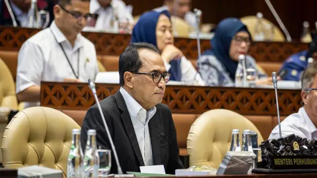 Menteri Perhubungan Budi Karya Sumadi mengikuti rapat kerja dengan Komisi V DPR di Kompleks Parlemen, Senayan, Jakarta, Kamis (29/8/2024). Rapat tersebut membahas Rencana Kerja dan Anggaran Kementerian/Lembaga (RKA-KL) tahun anggaran 2025 Kementerian Perhubungan dalam Nota Keuangan RAPBN