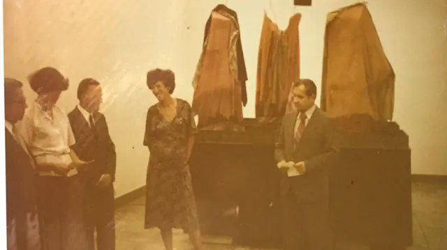 Feliza Bursztyn en una de sus exposiciones