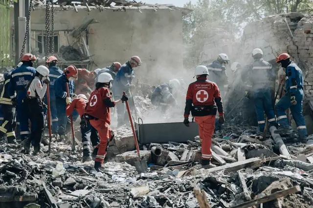 အီစတာနောက်ပိုင်း ရုရှားက တိုက်ခိုက်မှုတွေ ပြင်းပြင်းထန်ထန် ပြန်လုပ်၊ ကိယက်ဗ် - ဧပြီ ၂၅။