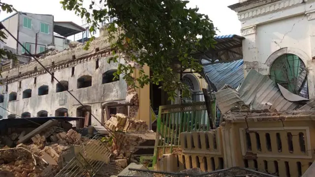 ငလျင်ဒဏ်ကြောင့် ပြိုကျပျက်စီးသွားတဲ့ ဗလီ