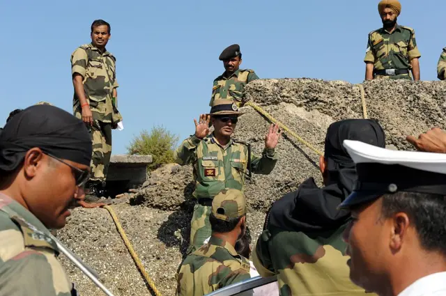 বিএসএফ কর্মকর্তাদের ছবি। 