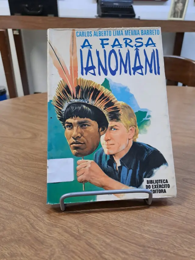 Capa do livro "A Farsa Ianomâmi"