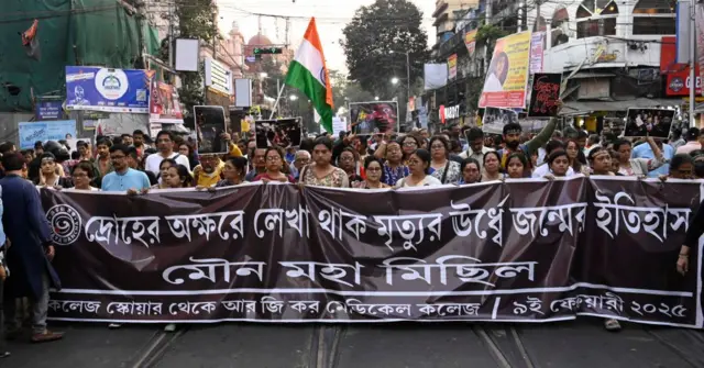 আরজি করের ঘটনার ছয় মাস পর বিচার চেয়ে কলকাতার রাস্তায় নেমেছেন চিকিৎসক ও অন্যান্যরা