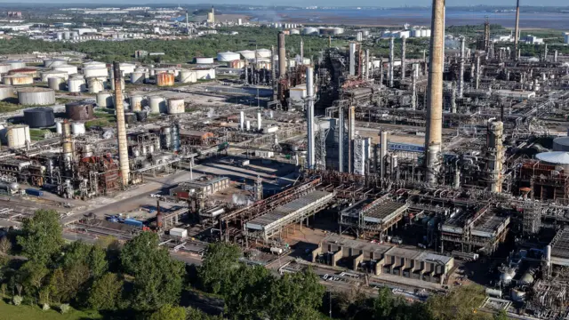 Второй крупнейший британский НПЗ под Ливерпулем. Новых заводов в стране не вводилось в строй с 1969 года