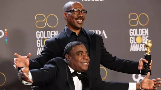 Eddie Murphy avec son prix.