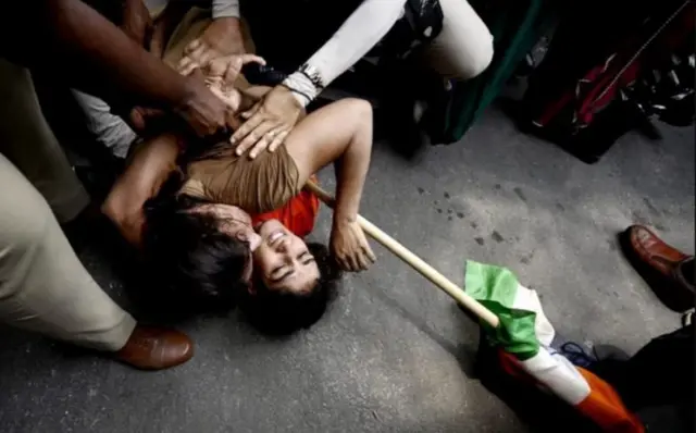 ஜந்தர் மந்தரில் போராட்டத்தில் ஈடுபட்டிருந்த வீராங்கனைகளை அப்புறப்படுத்திய காவல்துறை