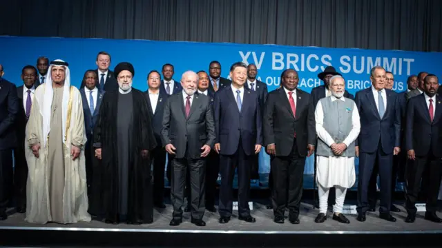 নতুন ছয় দেশসহ সব সদস্য দেশের নেতাদের দেখা যাচ্ছে। 