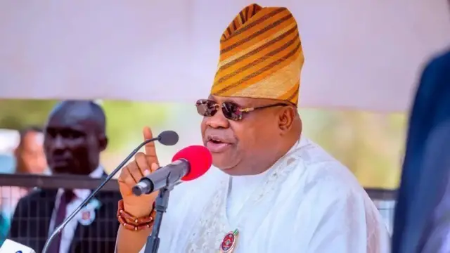 Gwamnan jihar Osun, Ademola Adeleke ya umarci jama'a da su ƙaurace wa ofisoshin ƙananan hukumomin.