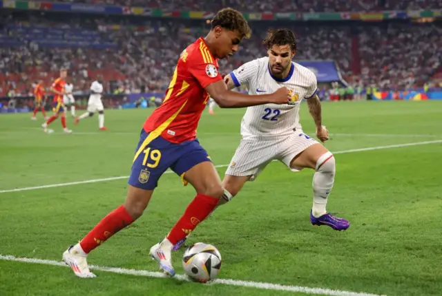 Yamal jogando na semifinal da Eurocopa contra a França