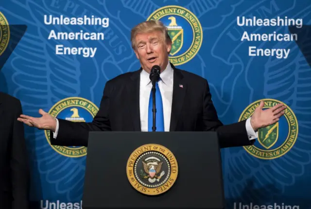 الرئيس الأمريكي دونالد ترامب يلقي كلمةً خلال فعالية 