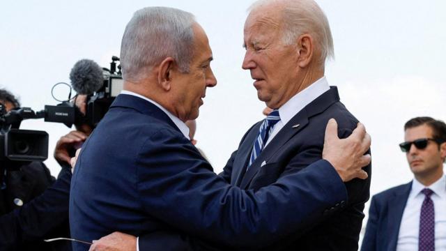 الرئيس الأمريكي جو بيادن ورئيس الوزراء الإسرائيلي بنيامين نتنياهو.