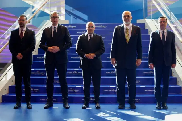 Premijer Crne Gore Milojko Spajić, predsednik Srbije Aleksandar Vučić, premijer Severne Makedonije Dimitar Kovačevski, premijer Albanije Edi Rama i premijer Kosova Albin Kurti poziraju za fotografije tokom sastanka lidera Zapadnog Balkana u Skoplju, Severna Makedonija, 22. januara 2024. godine