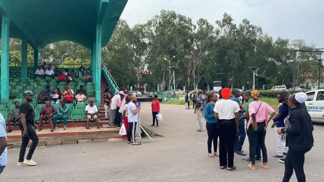 Ndị gbakọtara ime ngagharịiwe megide sit at home