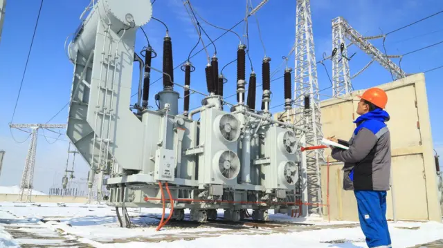 Кыргызстанда маал-маалы менен электр жарыгын өчүрүү башталды