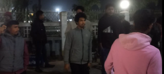 রাতভর হবিগঞ্জ সদর থানার সামনে বৈষম্যবিরোধী ছাত্র আন্দোলনের নেতাদের অবস্থান ও বিক্ষোভ।