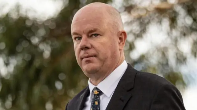 سایمون پترسون، همسر ارین پترسون که در آن زمان جدا از هم زندگی می‌کردند، نیز به ناهار دعوت شده بود، او اما در آخرین لحظه منصرف شد