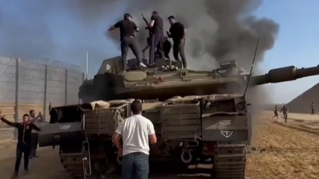 Газада палестиндердин колуна түштү делген израил танкасы 