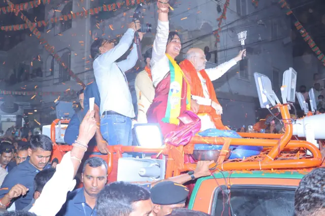 অমিত শাহর সঙ্গে হায়দ্রাবাদে রোড শো করছেন মাধবীলতা