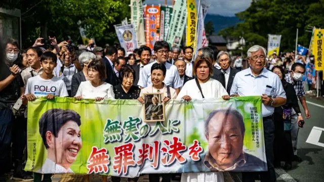 Хакамаданын колдоочулары