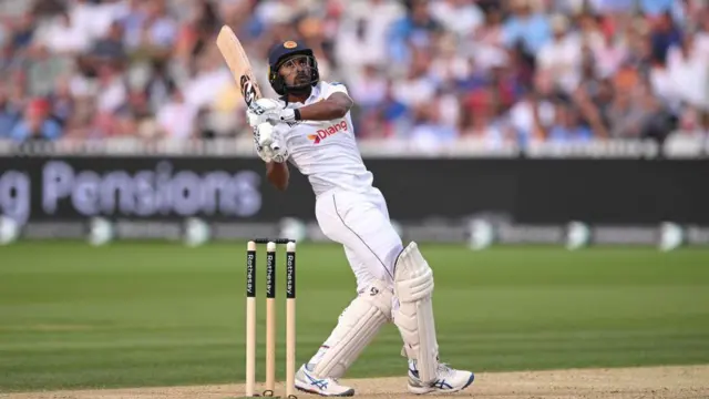 කමිදු මෙන්ඩිස්, මෙම වසරේ තමන් ක්‍රීඩා කළ තරග 32ක් තුළදී ලකුණු 1451ක් රැස් කිරීමට සමත්ව තිබේ